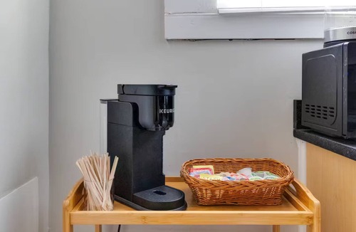 Monroe Ward House | Walk to VCU & Allianz Amphitheater Cozy & Clean