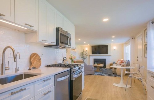 East Sandwich House | Walk to your Private Beach- NEW AMENITIES! Modern Coastal Charm Awaits you!