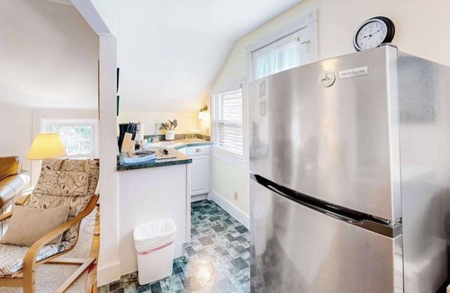 Vineyard Haven Apartment | Walk-up apartment with deck & grill - walk to beach & town