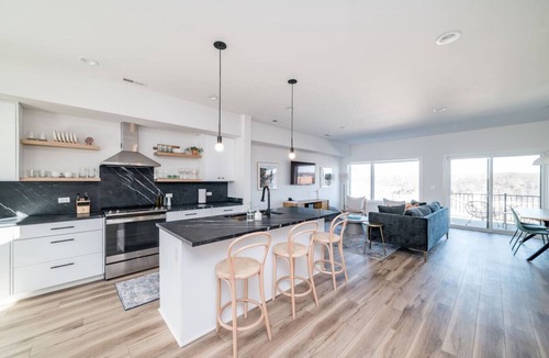 Court House Hill Villa | Walkable Downtown Townhome w/Nespresso + Garage!