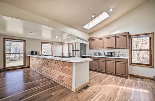 Friendsville Cabin | Walkable Friendsville Home on the River!
