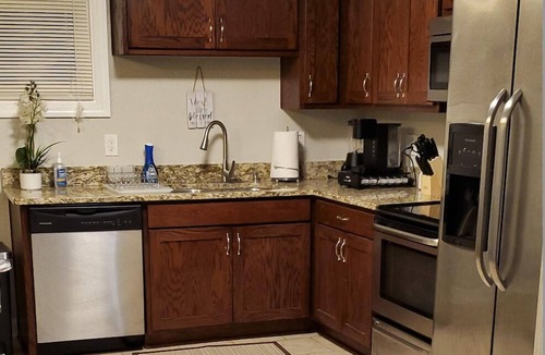 Portsmouth House | Walkable to the Casino and Family friendly! 3 bd/2 ba, full house, sleeps 8
