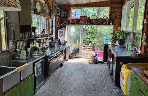 Castle Hayne Cabin | Walker World, a world created from the past that allows you to be present.