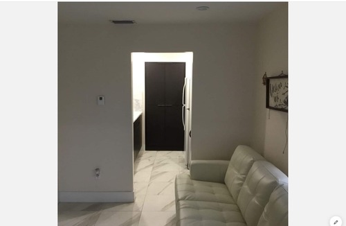 Hialeah House | Walking distance to Hialeah hospital and súper markets Pretty much anything you