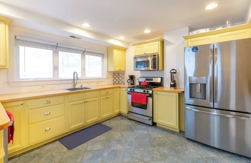 West Annapolis House | Walking distance to Navy Stadium! No cleaning fees!