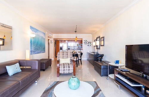 Sunny Isles Beach Condo | Warm condo w/striking ocean & park views | WIFI + Parking