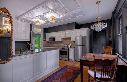 Fruitland House | Warwick Manor-Historic Estate-Sleeps 14