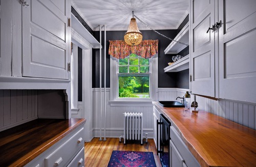 Fruitland House | Warwick Manor-Historic Estate-Sleeps 14