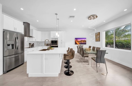 Golden Glades Villa | Water Front Royal Palm Estate-Spa-BKT Court