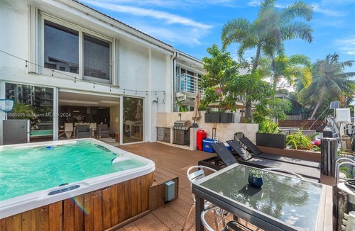 East Little Havana Villa | Water Front Villa Riviera