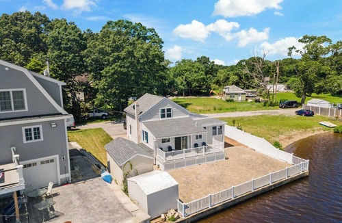 Dighton House | Water's Edge Cottage Experience serenity at our sweet, tranquil waterfront home!