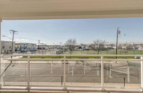 Stone Harbor Condo | WATER VIEW! Centrally located in Stone Harbor across the street from the beach and 1 block to downtown shopping,