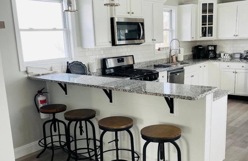 Villas House | Water Views - 2 Min Walk to Beach - Custom Beach House