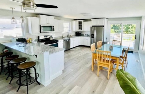Villas House | Water Views - 2 Min Walk to Beach - Custom Beach House