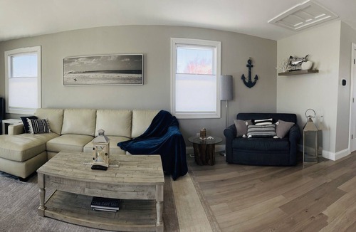 Villas House | Water Views - 2 Min Walk to Beach - Custom Beach House