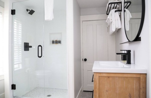 Commercial Street Hotel | Waterford Inn Provincetown
