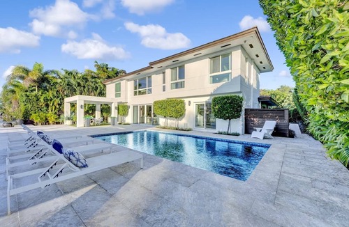 Seven Isles Villa | Waterfront 6BR Estate - Private Dock & Heated Pool - Seven Isles FTL