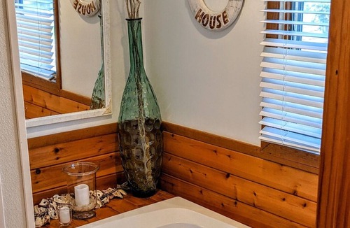 St. Martin Apartment | Waterfront Apartment with Boat Slip Minutes From Ocean City, MD Beach