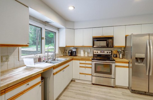 Rotterdam Junction House | Waterfront Ballston Lake Home: 15 Mi to Saratoga!