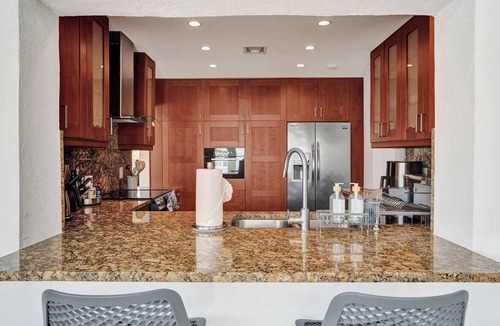 Bermuda Riviera House | Waterfront Breeze Villa | Walk to Beach