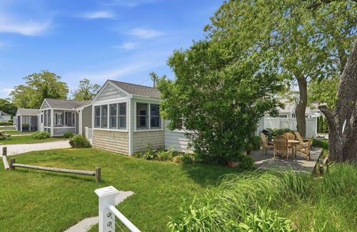 West Dennis Cottage | Waterfront Cape Cottage w/Private Beach Access