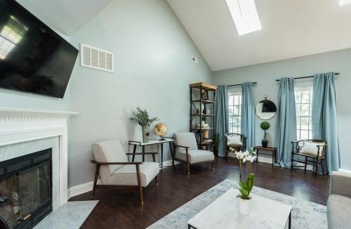 Chapel Hill House | Waterfront Chapel Hill Retreat Near UNC, Sleeps 10