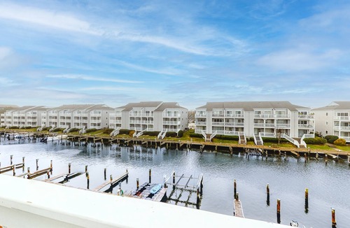 North Ocean City Condo | Waterfront Condo 3 Blocks from Beach w/Canal View Balcony & Shared Pool