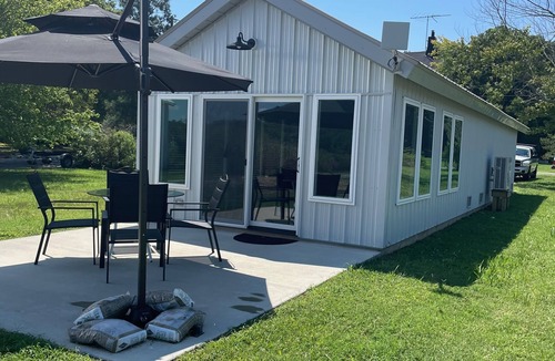 Cambridge Cottage | Waterfront Cottage at Hudson Creek - Cozy Year-Round Retreat