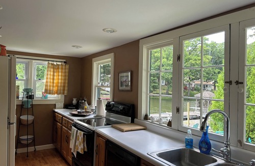 Niverville House | Waterfront cottage on quiet lake with private beach
