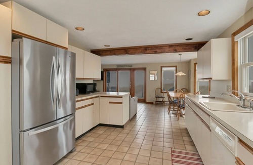 East Sandwich House | Waterfront cottage with private beach in Sandwich! 179B North Shore Blvd