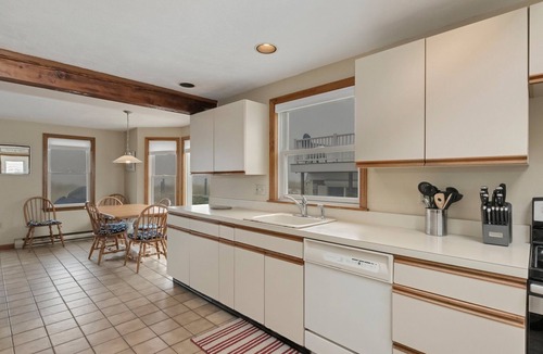 East Sandwich House | Waterfront cottage with private beach in Sandwich! 179B North Shore Blvd