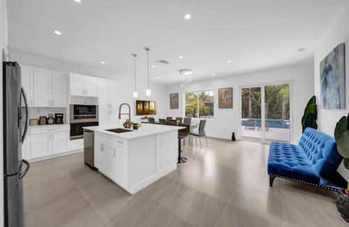 Golden Glades Villa | Waterfront Estate 7BR Heated pool Spa BBQ Basketball