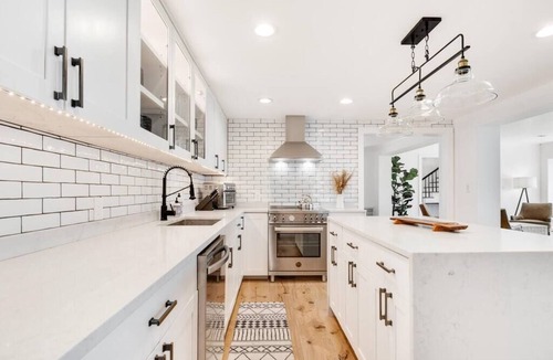 Royal Oak House | Waterfront Farmhouse Retreat on 18 Acres, Pool