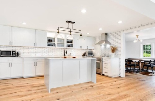 Royal Oak House | Waterfront Farmhouse Retreat on 18 Acres, Pool