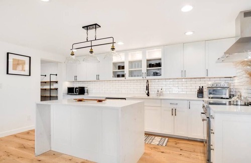 Royal Oak House | Waterfront Farmhouse Retreat on 18 Acres, Pool