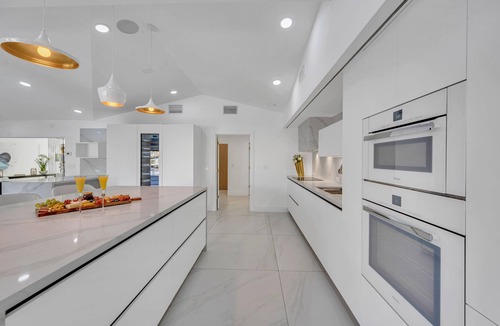 Coral Ridge Villa | Waterfront/Heated Pool/Canal View & Access/Treasure Key/VlLLAS