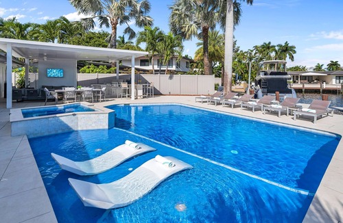 Coral Ridge Villa | Waterfront/Heated Pool/Canal View & Access/Treasure Key/VlLLAS