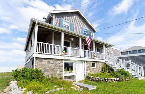 Scituate House | Waterfront home for family getaways