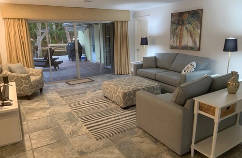 Coral Ridge Isles House | Waterfront Home with a Heated Pool 10 min to the Beach