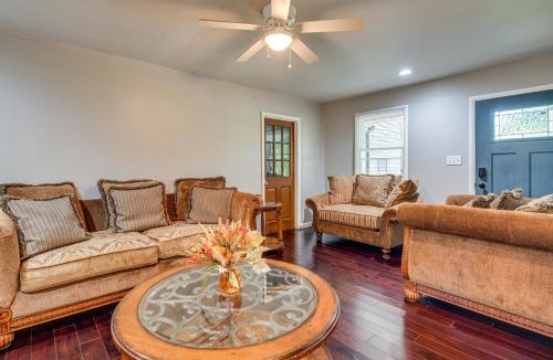 Farmville House | Waterfront Home w/Deck & Yard, 4 Mi to Farmville!