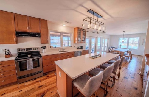 Topping House | Waterfront Home with pool, dock, gameroom, and kayaks!