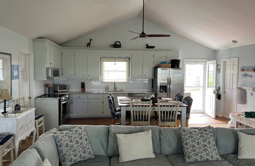 Lottsburg House | Waterfront, hot tub, screen porch, kayaks, SUP, pier fishing, private feel