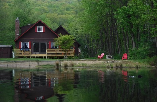Ashland House | Waterfront House with Private Beach