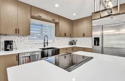 Hollywood Lakes House | Waterfront Intracoastal Luxe Pool 6BR Beach 5 min
