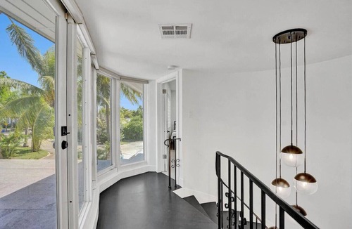 Hollywood Lakes House | Waterfront Intracoastal Luxe Pool 6BR Beach 5 min