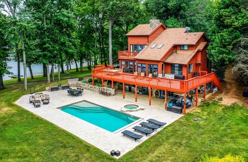 Sandy Point House | Waterfront Lakehouse-Peaceful Incredible Views. 6 bd/5 BR private side Lake Anna