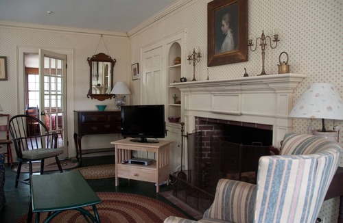 Bass River House | Waterfront location in historic Bass River
