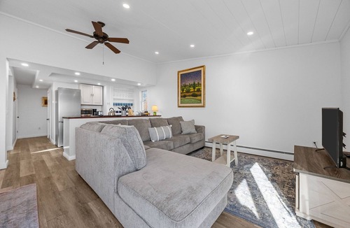 Commercial Street Apartment | Waterfront Loft 1BR/Bayfront Deck + Beach Access