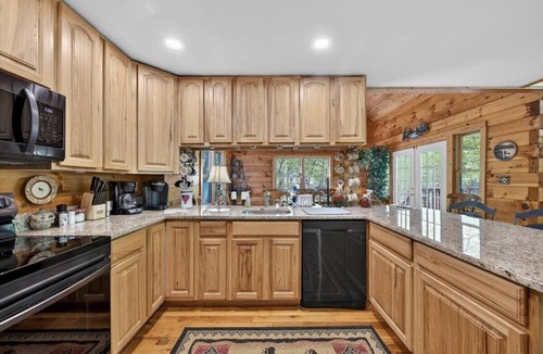 Bumpass House | Waterfront Log Cabin with Boathouse, sandy beach and firepit on Lake Anna