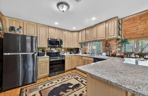 Bumpass House | Waterfront Log Cabin with Boathouse, sandy beach and firepit on Lake Anna